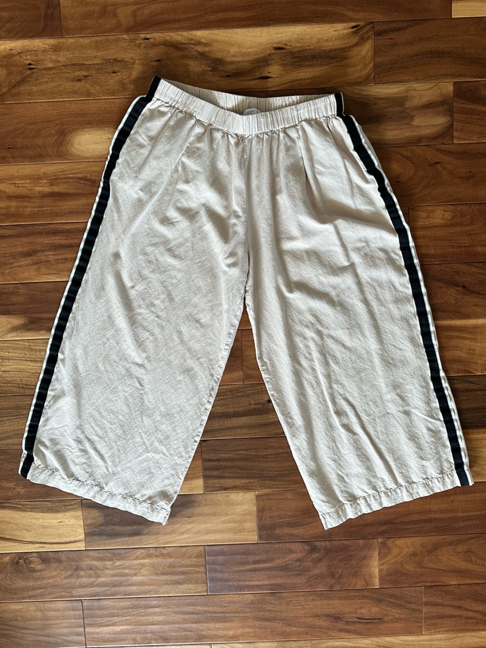 Primark Cream Cropped Side Stripe Pants size Large